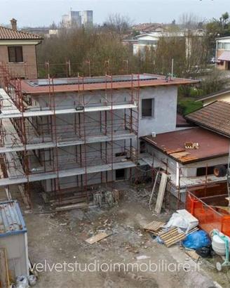 Casa indipendente di 192 m² con più di 5 locali a 