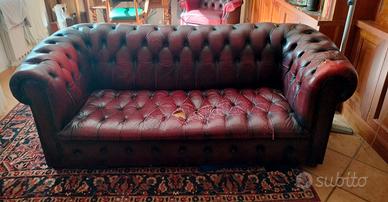 coppia divani Chesterfield