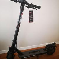 Monopattino Ducati + lucchetto antifurto