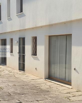 Locale direzionale al piano terra con parcheggio