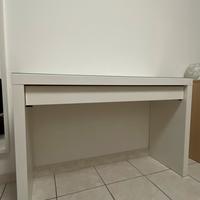 Toeletta MALM IKEA ripiano in vetro