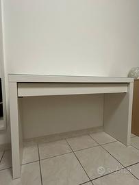 Toeletta MALM IKEA ripiano in vetro