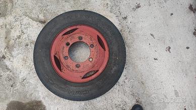 cerchio con gomma autocarro OM 40