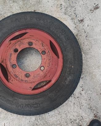 cerchio con gomma autocarro OM 40