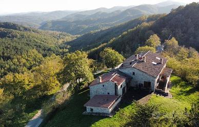 Rustico / Casale di 600 m² con più di 5 locali e p