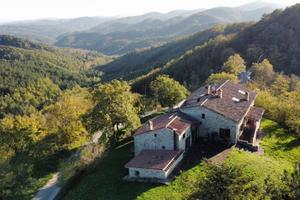 Rustico / Casale di 600 m² con più di 5 locali e p