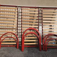 Tre letti singoli in ferro