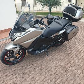 Honda integra 750