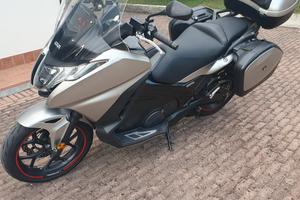 Honda integra 750