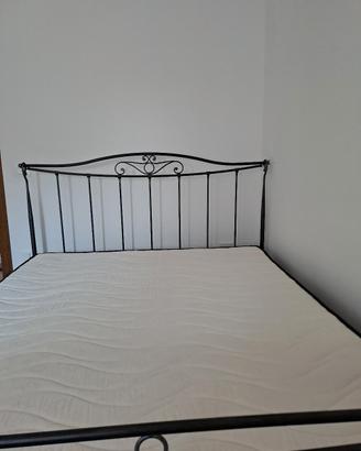 struttura letto mtrimoniale in ferro battuto