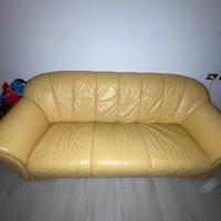 Divani e vetrina e angoliera