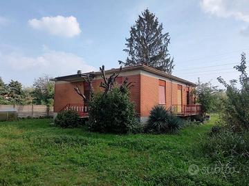 Villa di 300 m² con 4 locali e box auto doppio a L