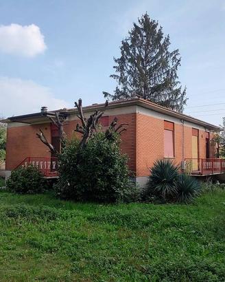 Villa di 300 m² con 4 locali e box auto doppio a L