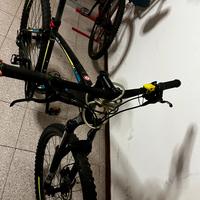 mountain bike Bianchi (modello “Ikuma / 27.2”)