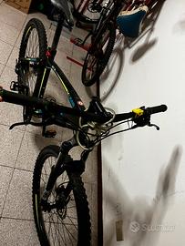 mountain bike Bianchi (modello “Ikuma / 27.2”)