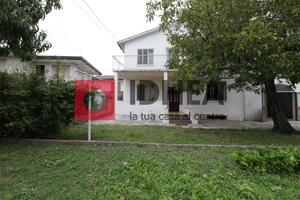 CASA SINGOLA IN CENTRO A SPRESIANO RIF. FGS2