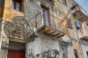 Immobile indipendente da ristrutturare
