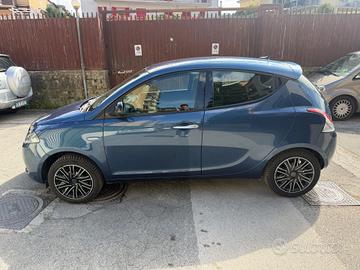 Lancia Ypsilon 1.0 FireFly 5 porte S&S Hybrid Albe