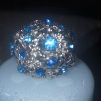 Anello per donna con pietre blu 