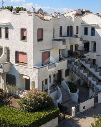 4 LOCALI A FRANCAVILLA AL MARE