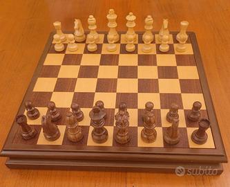 Scacchiera + Scacchi + Pedine Dama, tutto in legno
