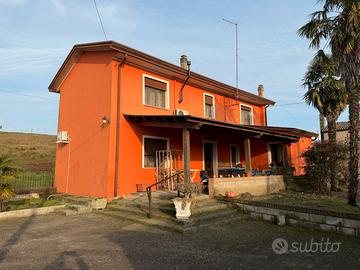 CAVARZERE: 104B: casa singola con ampio scoperto