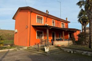 CAVARZERE: 104B: casa singola con ampio scoperto