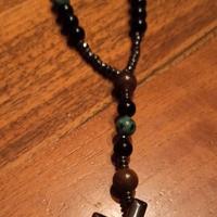 collana in pietra ematite e croce 