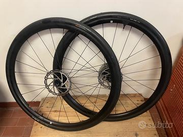 Coppia ruote per bicicletta da corsa