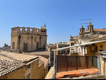 Casa indipendente con garage e due terrazzi
