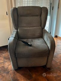 Poltrona elettrica per anziani