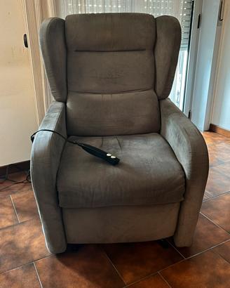 Poltrona elettrica per anziani