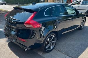 Volvo v40 r design