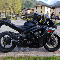 Suzuki GSX-R 750 K7 tenuta molto bene