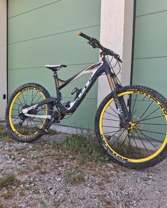 gt force carbon team