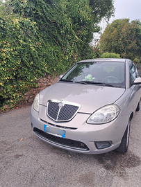 Lancia y 2008