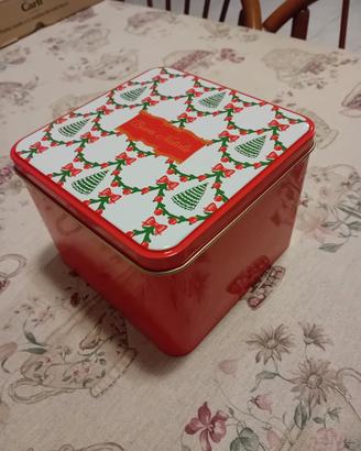 barattolo natalizio di latta