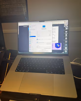 MacBook Pro  cpu M1 Max 32GB RAM, 2TB SSD