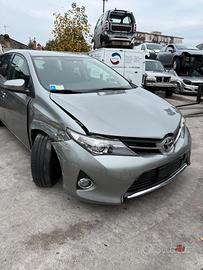 TOYOTA AURIS PER RICAMBI