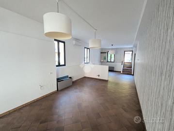 NEGOZIO A CONEGLIANO