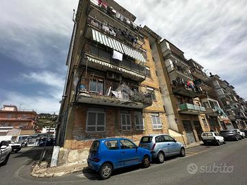 2 LOCALI A POZZUOLI