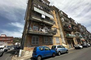 2 LOCALI A POZZUOLI