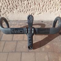 Manubrio DEDA Vinci in carbonio.