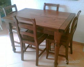 Stile 800: Tavolo e 4 sedie in legno massello