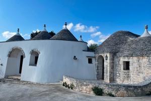 Appartamento in trulli e lamie con giardino