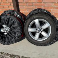 Cerchi in lega con gomme da neve Wolkswagen