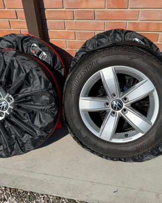 Cerchi in lega con gomme da neve Wolkswagen