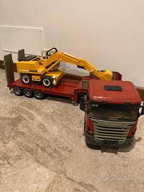 Camion Scania con ruspa Bruder