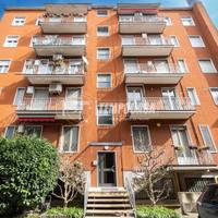 BILOCALE ULTIMO PIANO CON BALCONATA