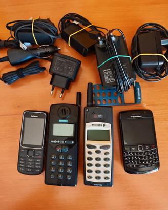 4 Telefoni Cellulari Vintage non funzionanti